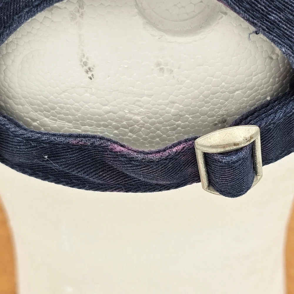 Levis shipped shown hardware